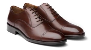 une paire de chaussures quart-de-brogue
