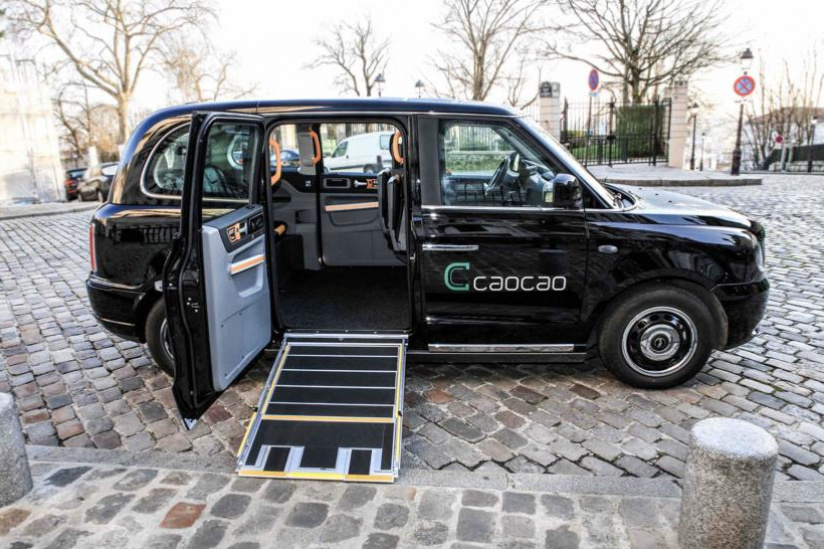 VTC Caocao black cab avec rampe d'accès