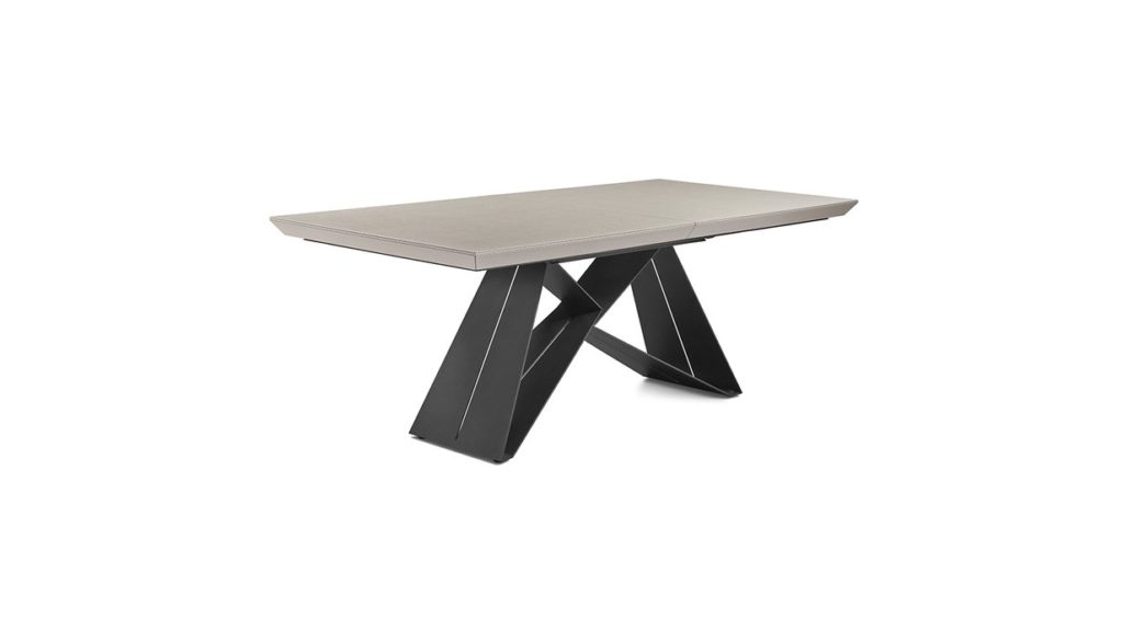 Table design avec un plateau rectangulaire et des pieds en forme de pyramide, de la collection Pyraa, vendu sur le site Maison XXL