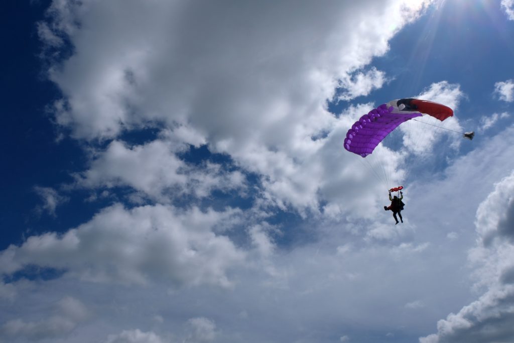 Saut parachute tandem vous faisiez grand saut (littéralement)